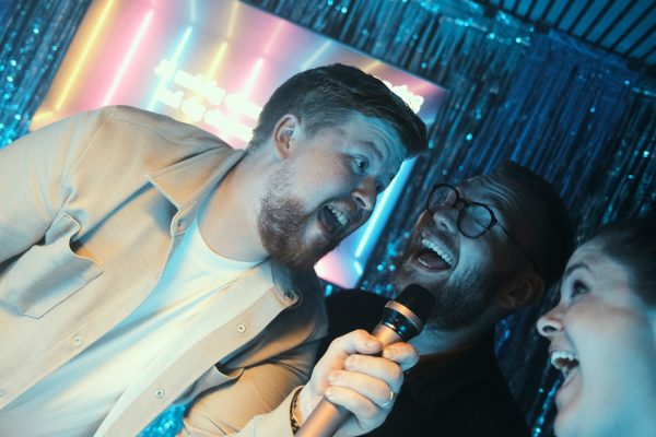 Karaoke á Brons